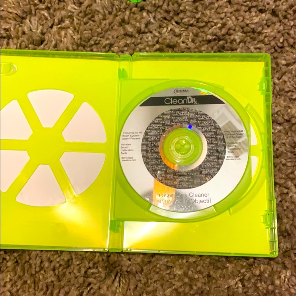 Disc tray cleaner